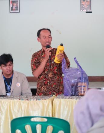 Sosialisasi Pengolahan Sampah dan Kebersihan Lingkungan oleh KKN UGM