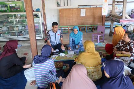 Sosialisasi Penggunaan Popok Bekas sebagai Media Tanam