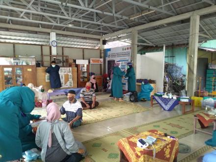 Posbindu Terbatas Singosaren I feat Tim Dokter FK UII dr. Yaltafit Abror Jeem, M.Sc.