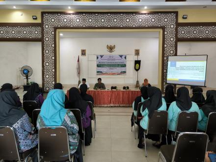 Penyuluhan Peningkatan Performa, Legalitas, dan Keberlanjutan Produksi Jamu