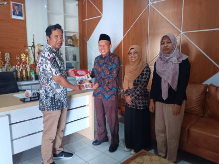 Penyerahan Laporan Tahapan Pilkada Bantul oleh PPS Singosaren