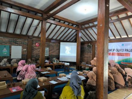 Pokja Ibu PAUD Singosaren Gelar Sosialisasi dan Workshop Pemanfaatan AI untuk PAUD